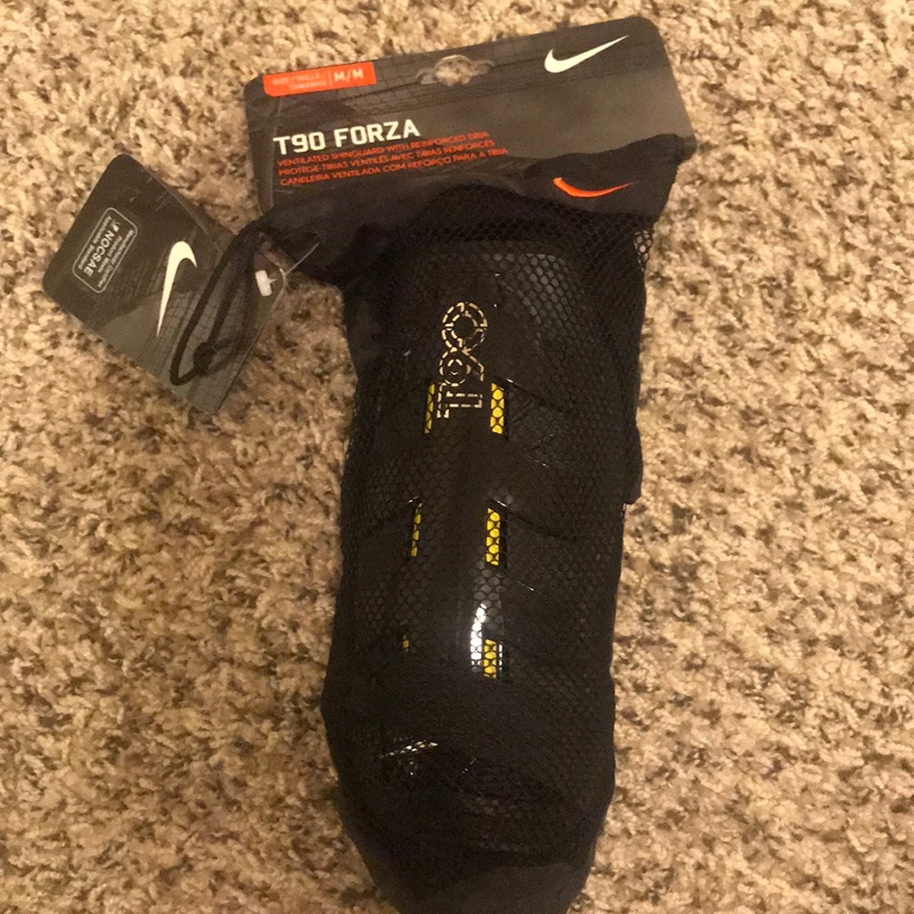 Nike Shinguards (M)